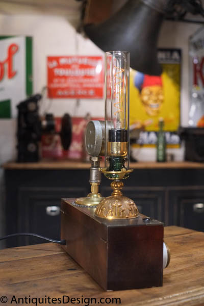 Lampe steampunk box steamlum du createur marc Boyer
